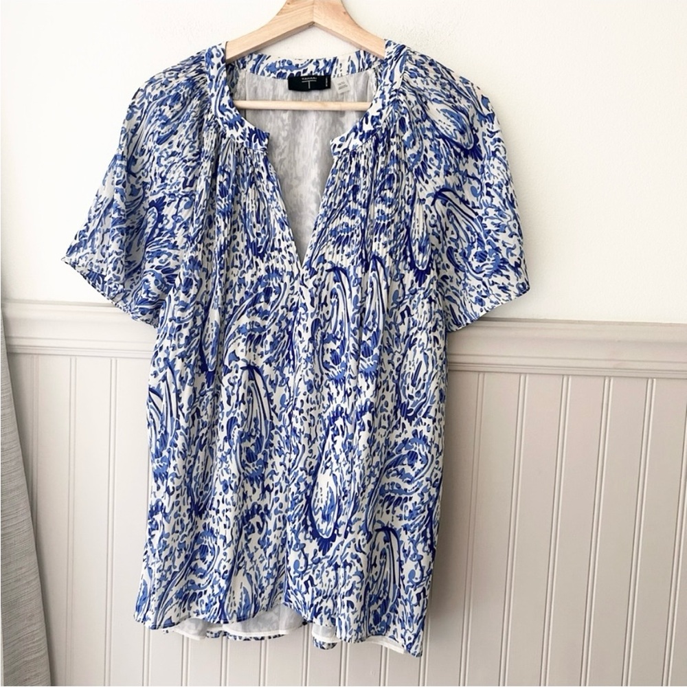 Tahari 1X Plus Size Blue and White Patterned Blouse